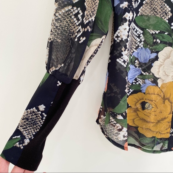 CAbi Snake Charmer Blouse puff sleeves moody dark floral style 3762 size XS - Picture 11 of 14